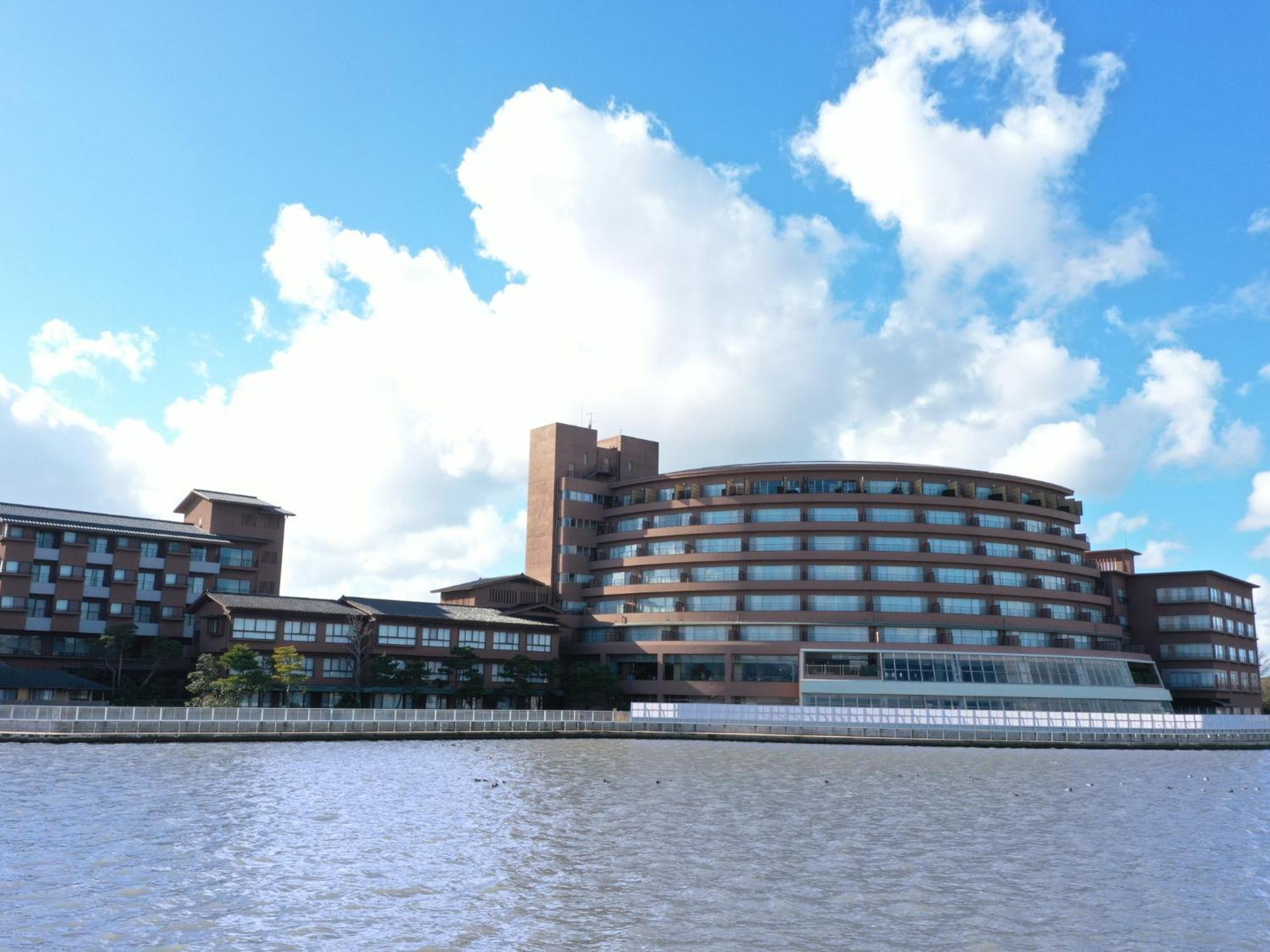 Apa Hotel & Resort Kaga Katayamazu Onsen Kasuikyo Екстер'єр фото